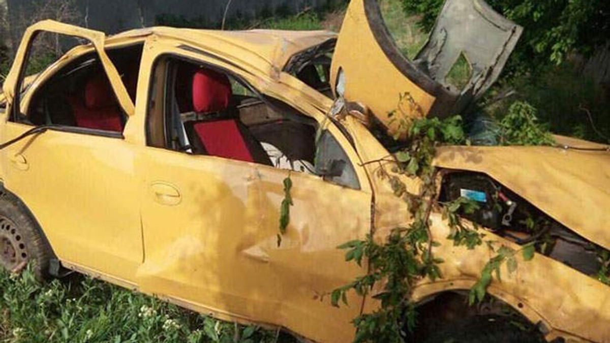 Trei tinere au murit și patra a fost rănită, într-un accident din Teleorman. Mașina implicată în accident, care e un Opel, model mai vechi, de culoare galbenă