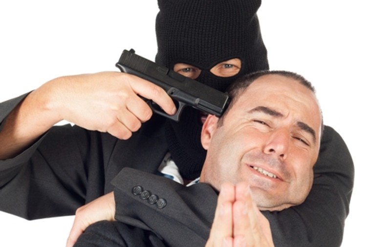 Un român i-a pus pistolul la tâmplă patronului italian pentru că nu i-a plătit salariul