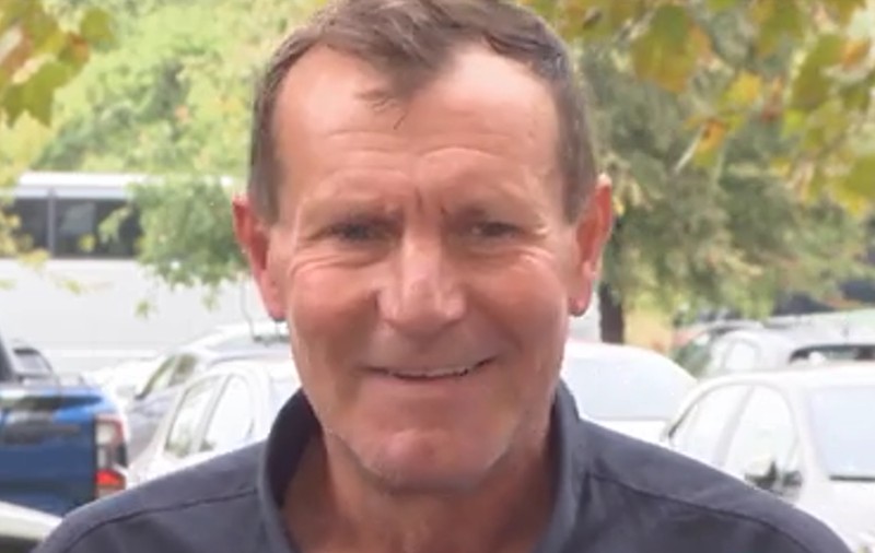 Un român a descoperit uluit că figurează mort în acte de 20 de ani: „La taxe sunt viu"