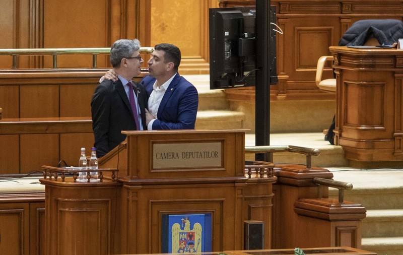 Dosar penal pentru ultraj deschis de Parchet în cazul lui George Simion, care l-a agresat pe ministrul energiei