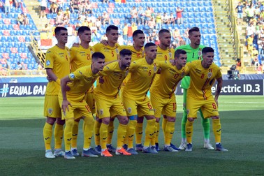 epa07677737 Players of Romania line up for the UEFA European Under-21 Championship 2019 semi final soccer match between Germany and Romania in Bologna, Italy, 27 June 2019. EPA-EFE/RENATO OLIMPIO