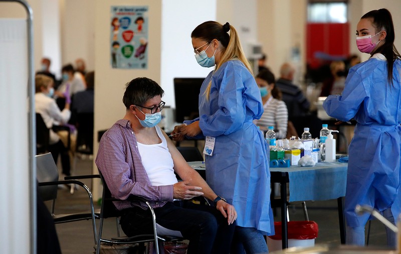 Slovenia impune vaccinarea obligatorie pentru toți angajaţii din sectorul public