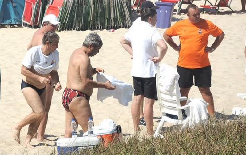 Lucescu, ÎN CHILOȚI, la plajă! Întâlnire cu un campion mondial / FOTO&VIDEO