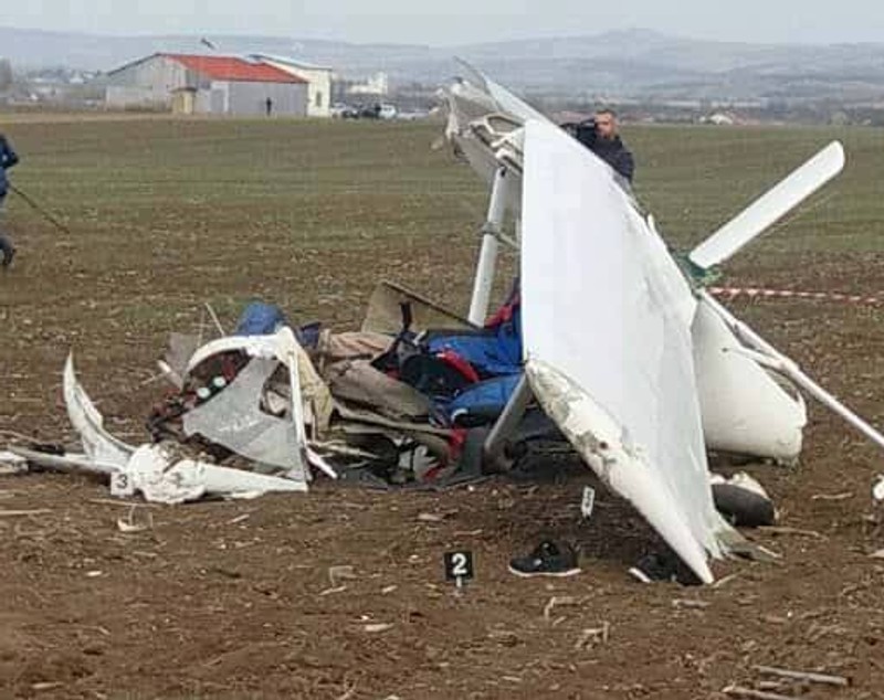 UPDATE: Cine este pilotul care a aterizat forțat în Alba. Bărbatul rănit urmează să fie preluat de un elicopter | FOTO și VIDEO