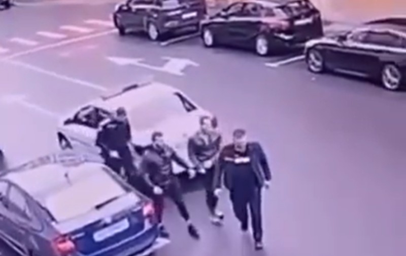 Soția unuia dintre spărgătorii bancomatului din Arad, anchetată, după ce i-a ajutat să fugă de sub escorta Poliției | VIDEO