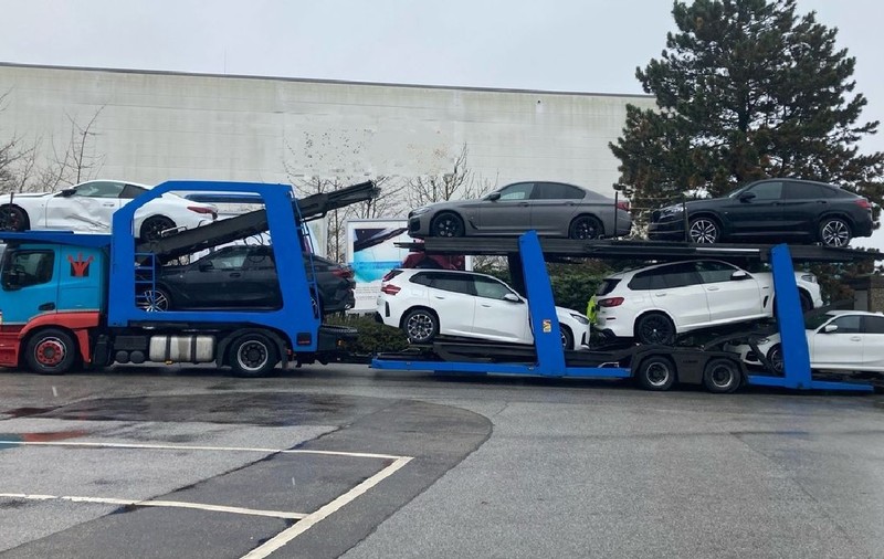 Camionul plin cu autoturisme al unui șofer român a fost scos definitiv din circulație de poliția germană, care i-a deschis dosar penal camionagiului