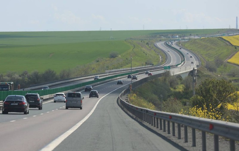 Un tânăr a plecat la mare de 1 Mai cu mașina, dar pe drum a pierdut aproape 100.000 de euro și nu a mai ajuns la destinație