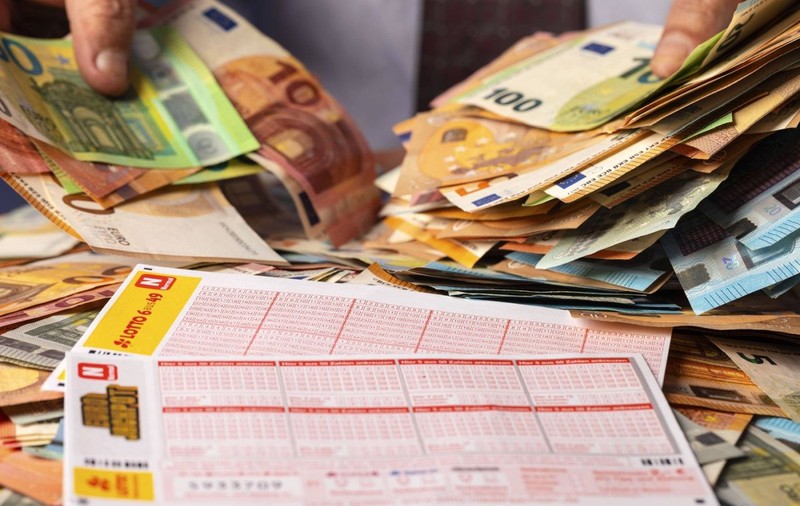 Marele premiu la Loto 6/49, în valoare de 4,5 milioane de euro, a fost câștigat cu un bilet de 28 de lei