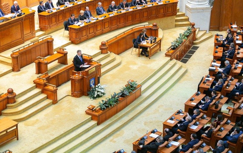 Klaus Iohannis, despre Meleşcanu: "Mi s-a părut ciudat ca şedinţa festivă din Parlament, pe Revoluţie, să fie prezidată de un "vechi şi cunoscut nomenclaturist"