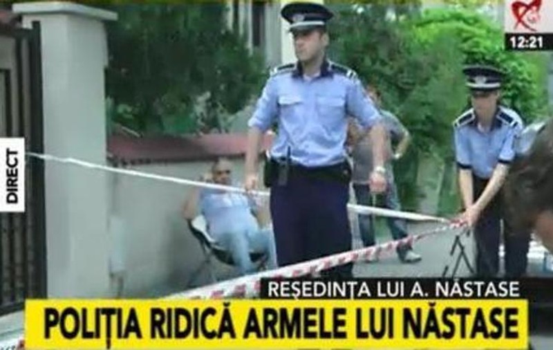 Polițiștii și procurorii ridică armele lui Năstase, din reședința din Zambaccian