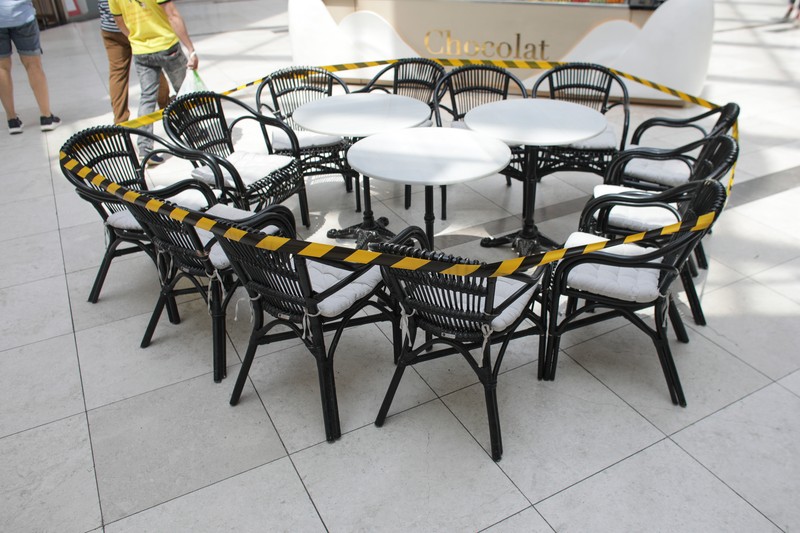 Restaurantele şi cafenelele sunt în continuare închise