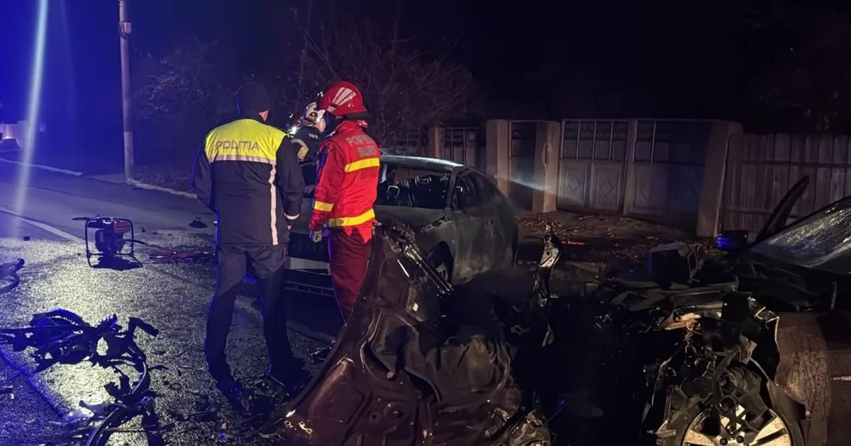 Impact violent între două mașini