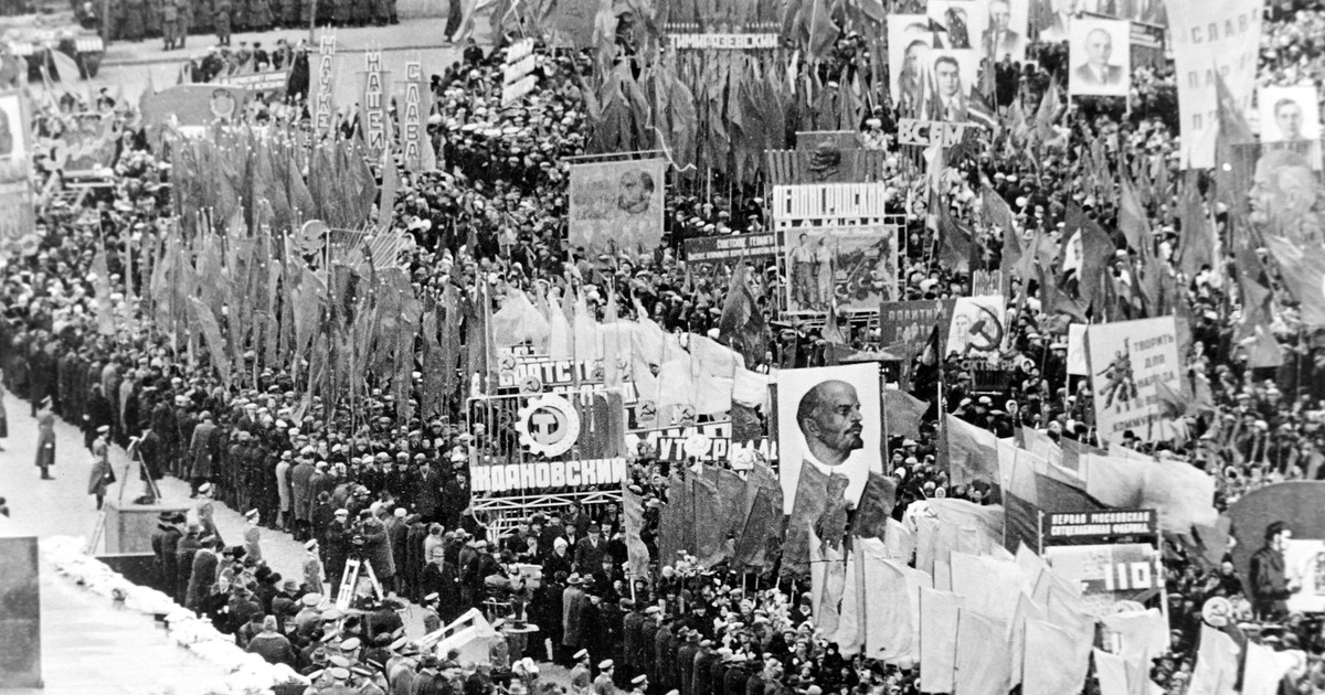 PARADA MILITARA DE LA MOSCOVA PENTRU ANIVERSAREA REVOLUȚIEI DIN 1917 - 9 NOIEMBRIE 1964