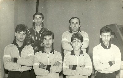 Aurel Ovanez (dreapta, sus), cu echipa de juniori a clubului Stirom București