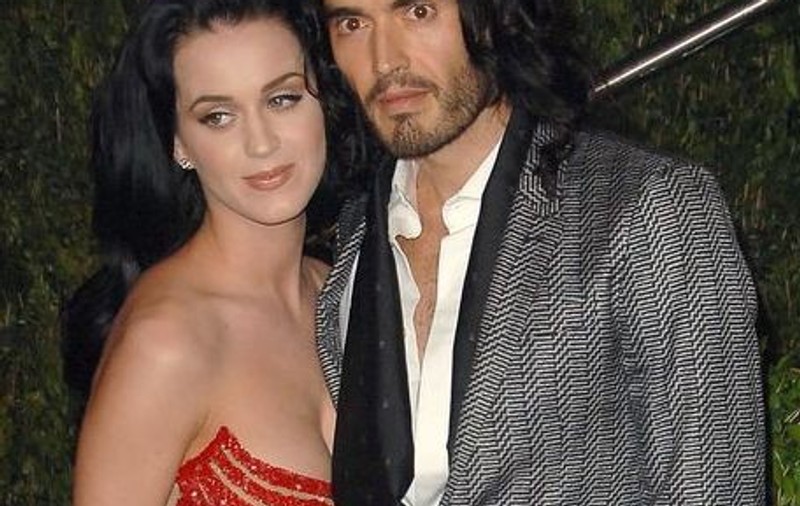 Russell Brand a cucerit-o pe Katy Perry oferindu-i diamante negre la prima întâlnire