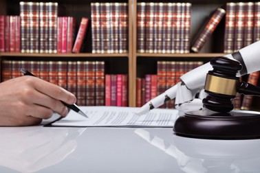 Cabinetele de avocatură apelează din ce în ce mai des la inteligența artificială | Ilustrație: Shutterstock