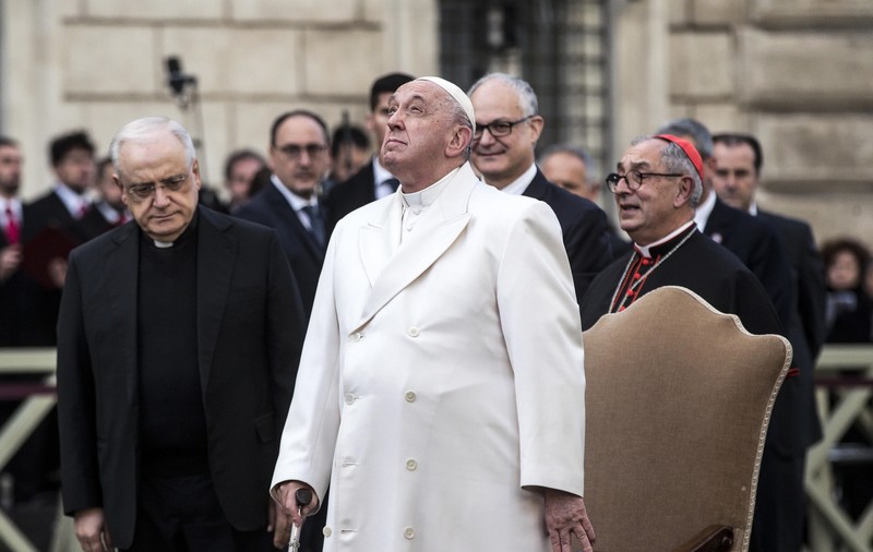 Papa Francisc a izbucnit în lacrimi când a evocat suferinţa ucrainenilor, în timpul rugăciunii din centrul Romei - VIDEO