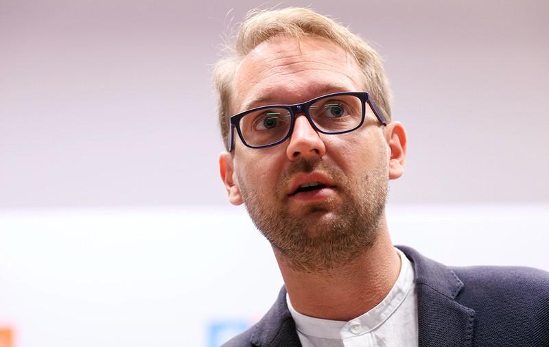 Conducerea Primăriei Timișoara, obligată să îşi publice diplomele de studii şi domiciliul. Reacția lui Dominic Fritz