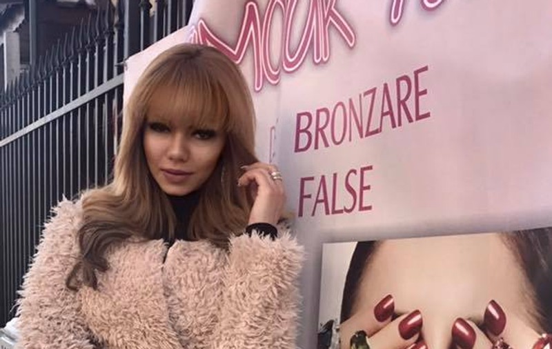 Beyonce de România s-a distrat cu fetele de Lăsata Secului. Petrecere în pijamale