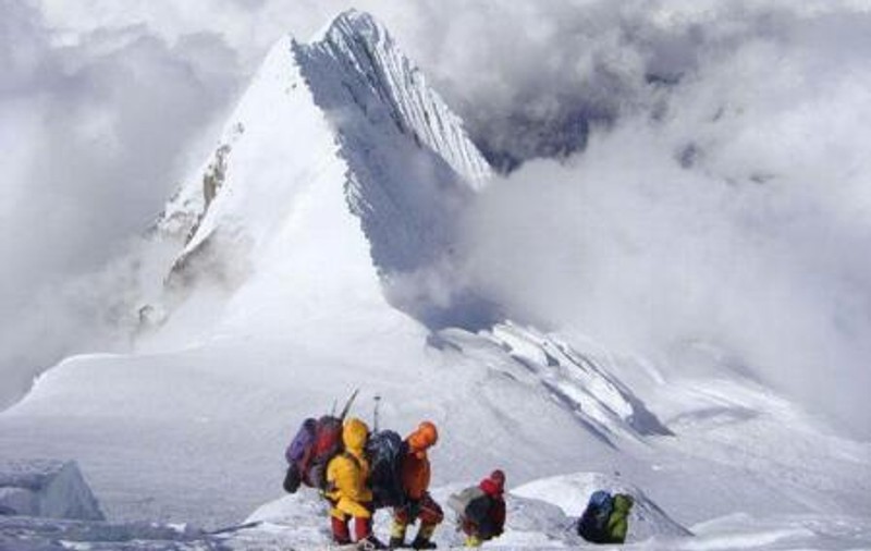 Alpinistul Vasile Cipcigan a atins vârful Manaslu, din Himalaya, înalt de 8.156 m