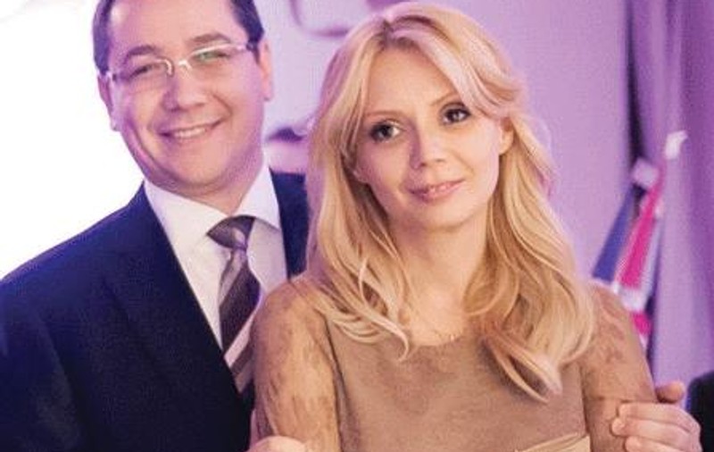 Victor Ponta, ÎNTRECUT DE SOŢIE! Vezi CÂŢI BANI aduce în casă Daciana Sârbu!