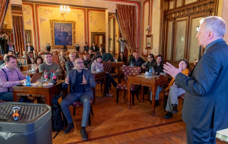Piața utilajelor de construcții din România a scăzut cu 19% în 2025: Tehnologia și AI-ul devin noile standarde de eficiență