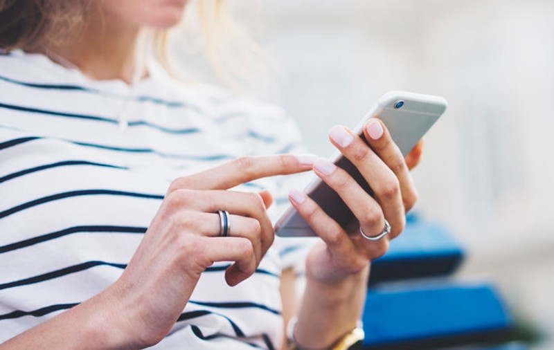 O mamă s-a dat drept fiica ei de 10 ani, ca să-l prindă pe agresorul sexual care i-a racolat fata pe Instagram. Ce pedeapsă primește bărbatul