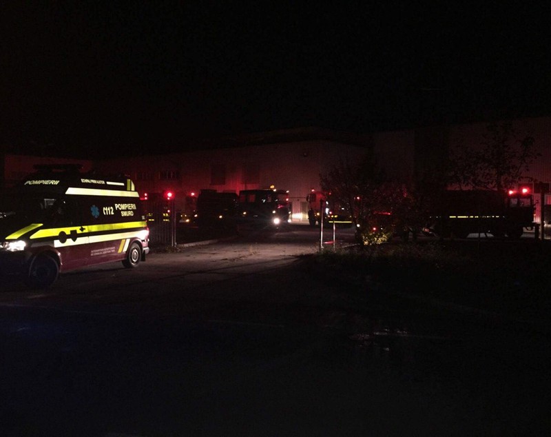 Fabrică de piese auto din județul Timiș, evacuată în urma unui incendiu - FOTO