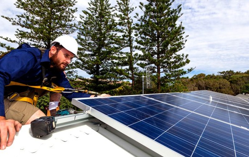 E.ON: Românii consumă 60 de milioane de ouă de Paști, vopsirea lor necesită întreaga producție fotovoltaică a României pe trei zile