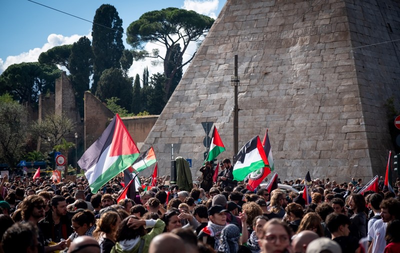 Violențe între poliție și protestatari palestinieni la Roma în pragul marcării unui an de la atacul comis de Hamas | VIDEO