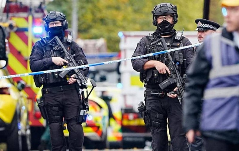 Atac la o sinagogă din Manchester: doi oameni au murit, alți doi au fost răniți. Suspectul a fost împușcat de poliție | VIDEO
