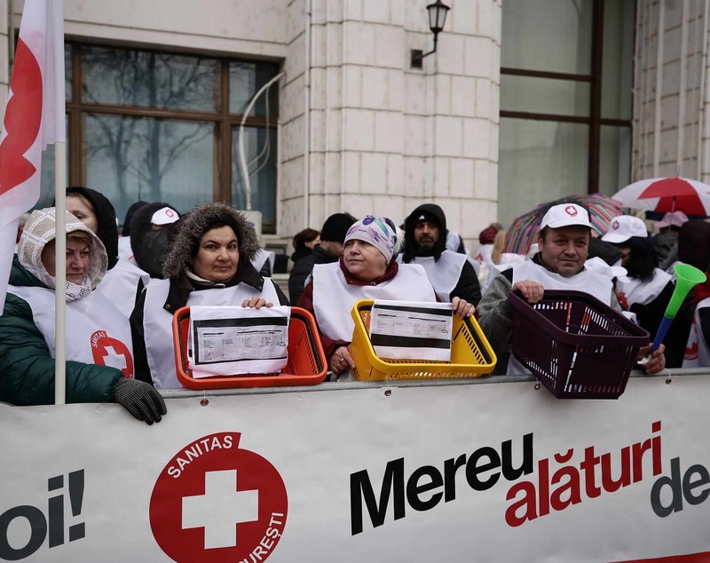 Protest Sanitas la Ministerul Finanţelor. Sindicaliştii cer o majorare cu cel puțin 20% a salariilor tuturor angajaţilor din Sănătate şi Asistenţă Socială