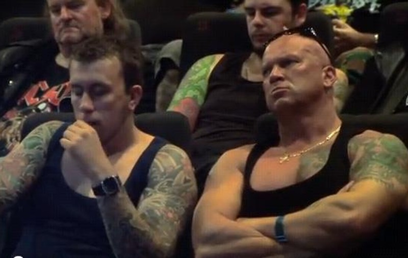 VIDEO Acceptaţi să vizionaţi un film la cinema în aceste condiţii? 