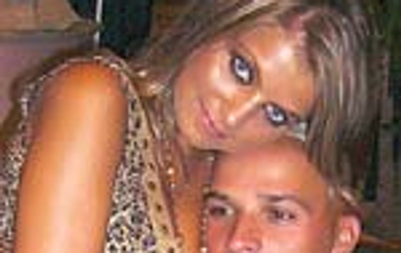 Anca ex-A.S.I.A. 'lucreaza' la un bebe cu Andrei de la Alb-Negru