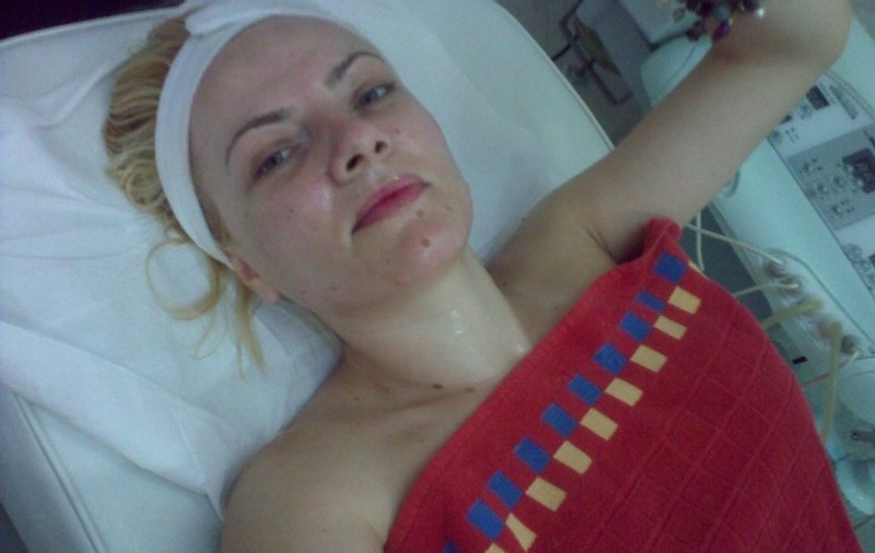 Află câţi bani lasă Rouge la salon pentru a arăta aşa!