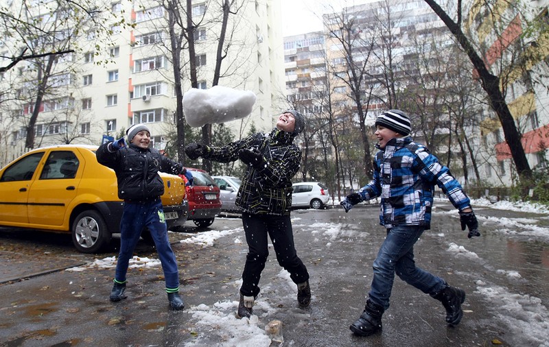 Elevii nu vor învăţa vineri, 25 ianuarie. Şcolile se închid din cauza cazurilor de gripă