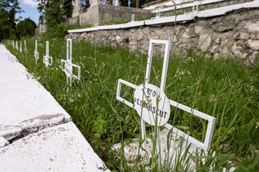În Turda sunt îngropați eroii necunoscuți din Primul și al Doilea Război Mondial | Foto: Eli Driu