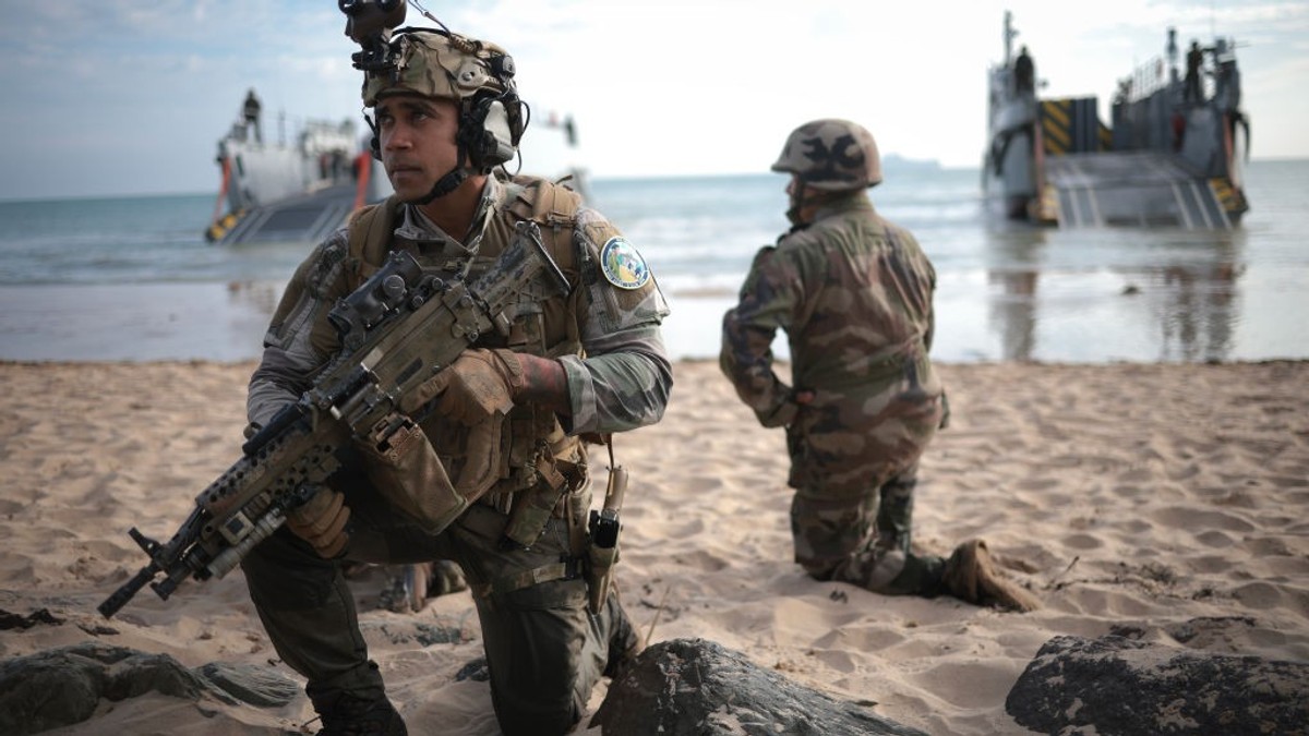 Soldați francezi în timpul unei demonstrații militare. Imagine cu caracter ilustrativ Susa foto: Getty Images