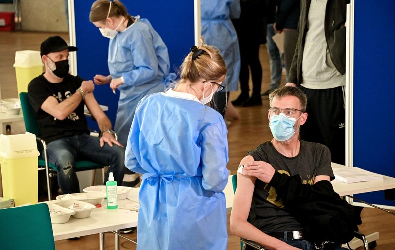 Vaccinare obligatorie în Germania, din februarie. Până atunci, sunt impuse noi restricții pentru nevaccinați