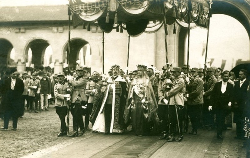 Acum 89 de ani, în Alba Iulia,  Ferdinand şi Maria au fost încoronaţi ca ”regi ai tuturor românilor”
