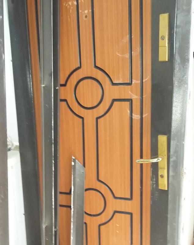 Un bărbat din Galaţi susţine că “mascaţii” l-au bătut fără să aibă vreo vină chiar în faţa fetiţei lui! FOTO