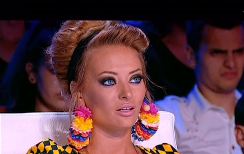 X FACTOR. BEYONCE DE LA X FACTOR O IMITA PE DELIA ÎN COPILĂRIE!