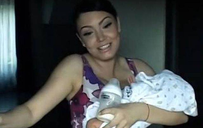 Motivul pentru care Mantea nu-şi pune poze cu bebeluşul pe Facebook. Nimeni nu a văzut până acum chipul copilului
