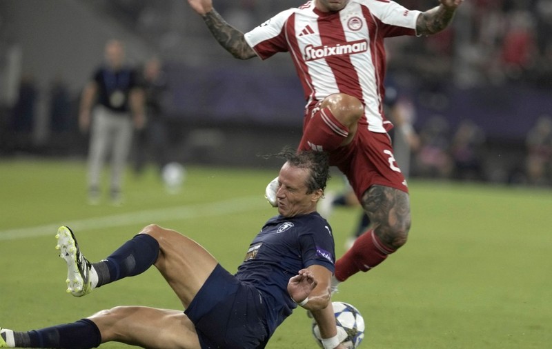 David Luiz a ieșit cu inima frântă de pe teren, la doar 32 de minute de la revenirea în Liga Campionilor. Fanii sunt șocați