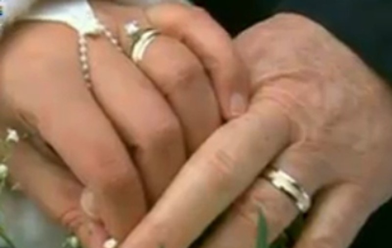 Un bărbat cu Alzheimer a uitat că e căsătorit și s-a însurat din nou cu soția sa