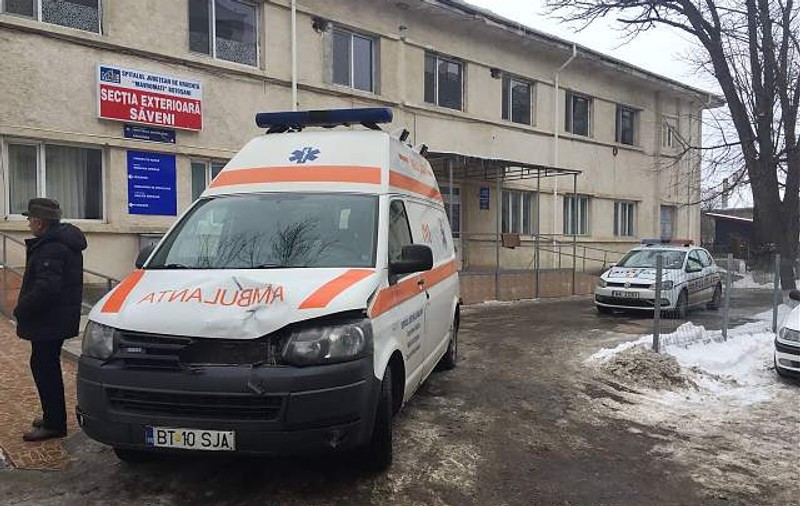 Femeie ucisă de o ambulanță în Botoșani. Traversarea riscantă i-a fost fatală / FOTO