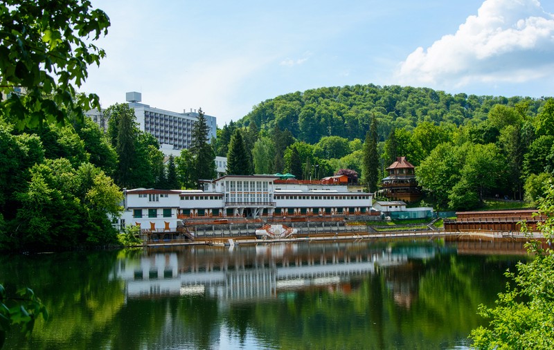 Lacul Ursu, unic în lume. De ce este deosebit și ce poți face în zonă