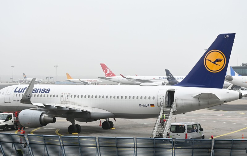 O tânără bulgăroaică s-a dezbrăcat complet chiar înainte de decolare și a întârziat peste trei ore avionul care pleca de la München la Sofia