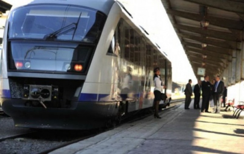 Elevii şi studenţii au reduceri la bilete şi abonamente de tren. Vezi NOILE PREȚURI