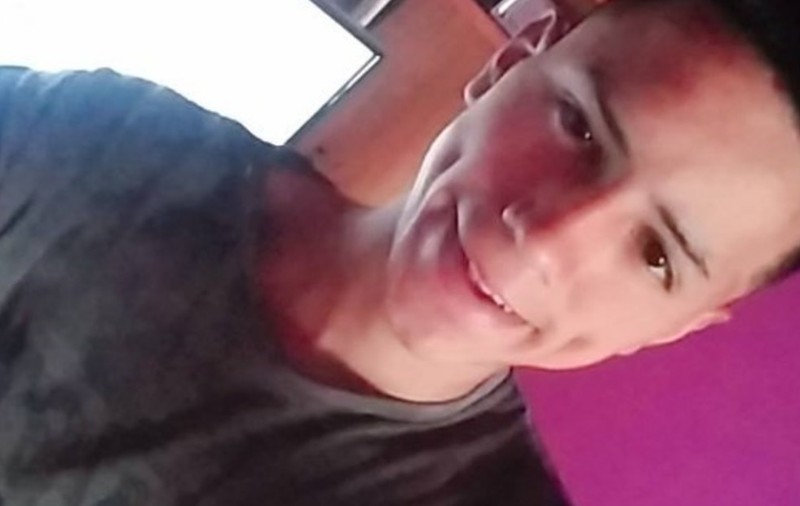 Un hoț a vrut să dea lovitura, dar totul s-a terminat tragic pentru el. A vrut să jefuiască o fată, dar tânăra a tras trei focuri asupra lui și l-a omorât pe loc!